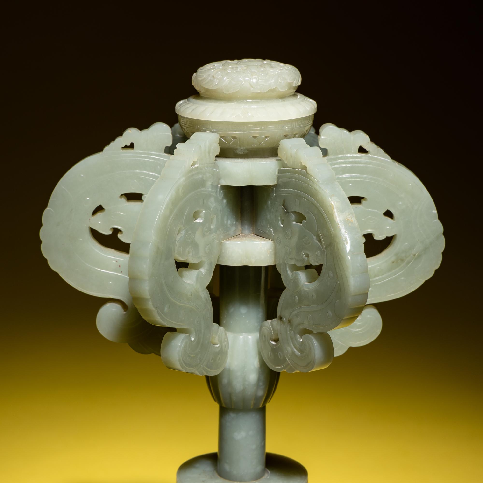 A Chinese Celadon Jade Hat Stand, 19th Century — 清晚期 青玉鏤雕夔龍紋冠架