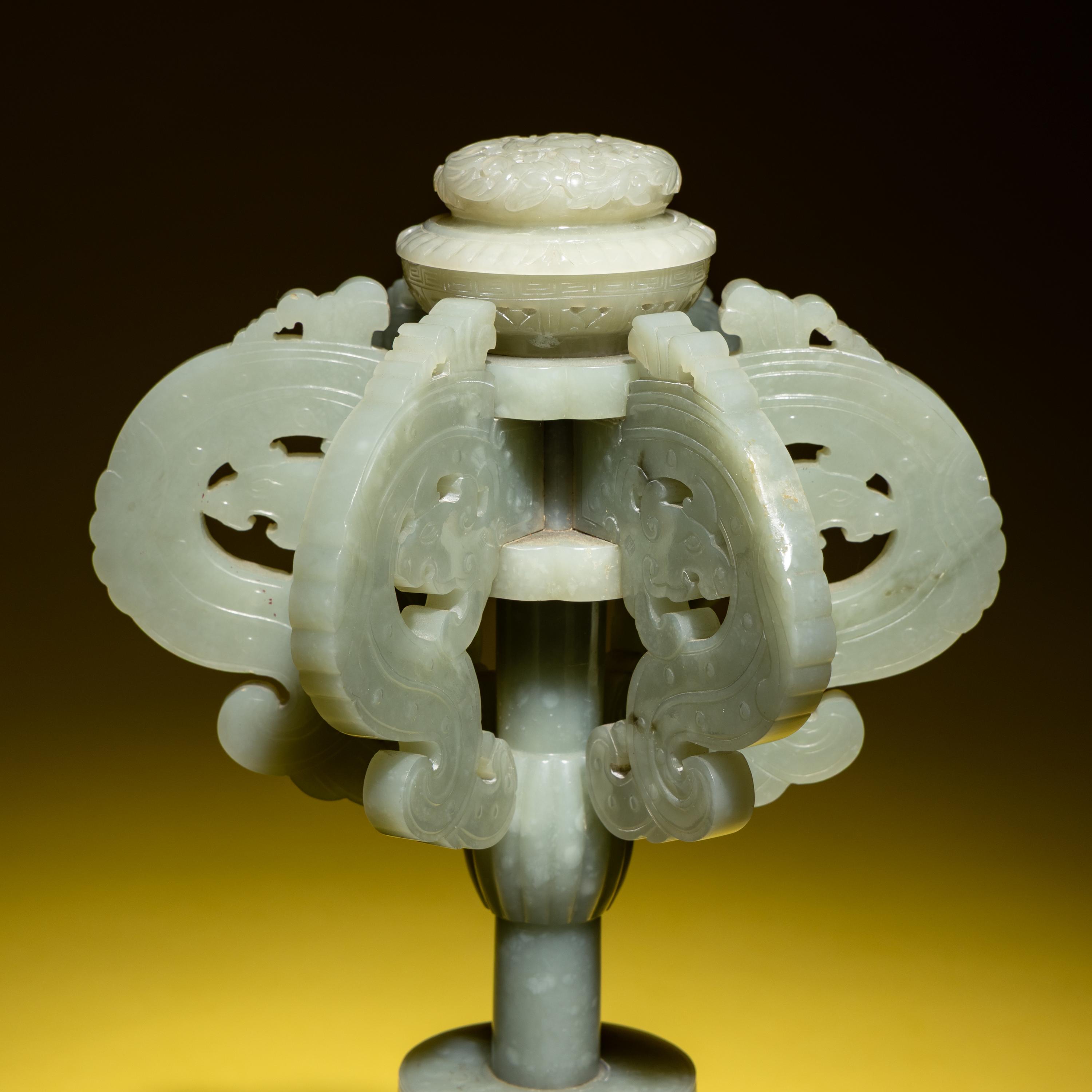 A Chinese Celadon Jade Hat Stand, 19th Century — 清晚期 青玉鏤雕夔龍紋冠架