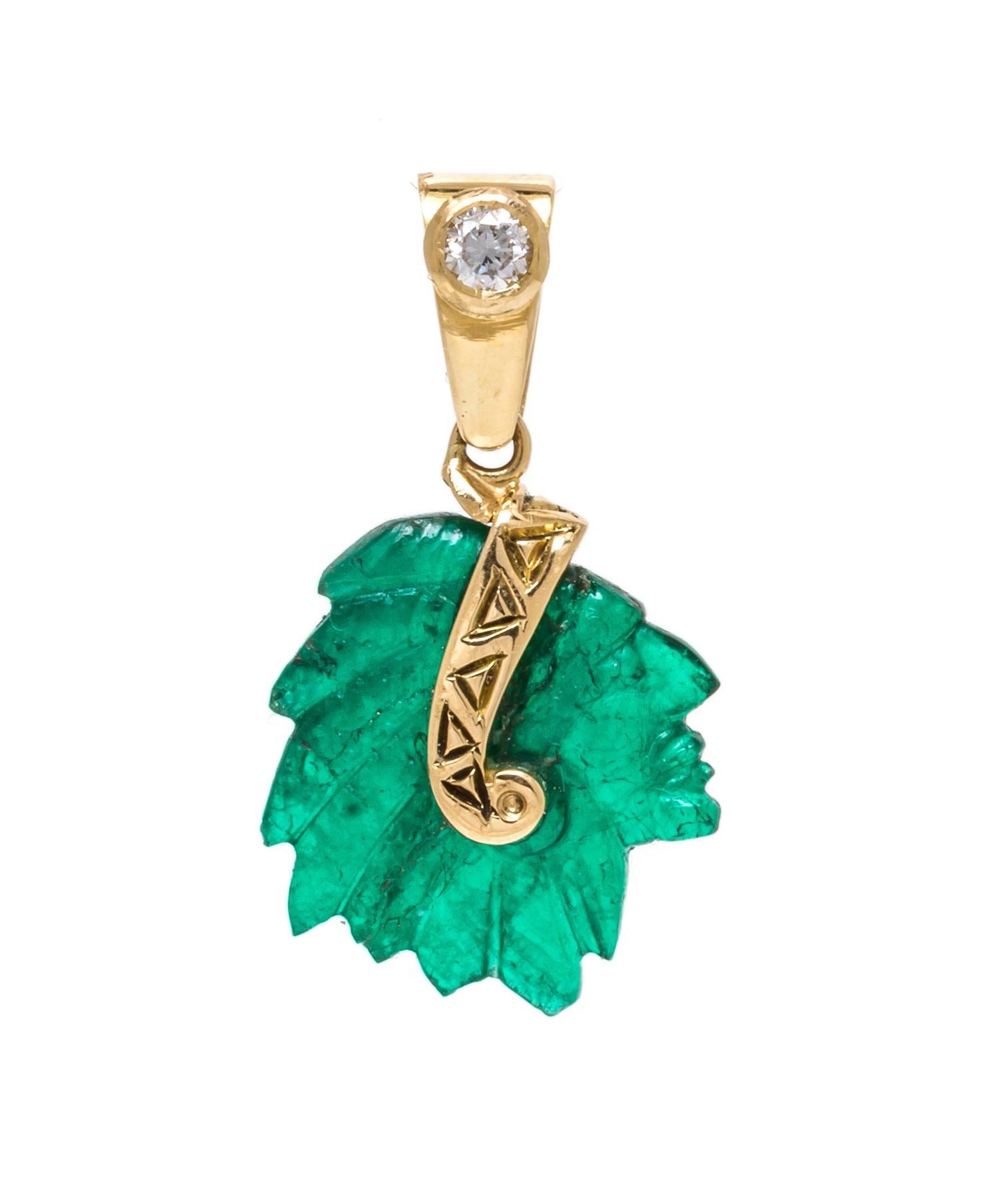 An 18 Karat Yellow Gold, Emerald and Diamond Native American Head Pendant, 1.70 dwts.