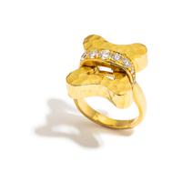YELLOW GOLD AND DIAMOND RING