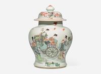 A Chinese famille verte-decorated jar and cover 硬彩蓋罐