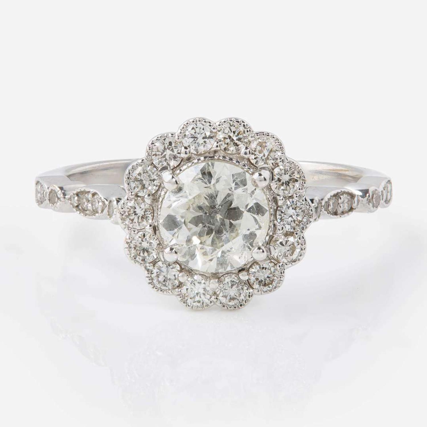 An 18K White Gold and Diamond Ring