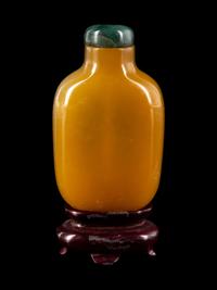 A Chinese Yellow Agate Snuff Bottle