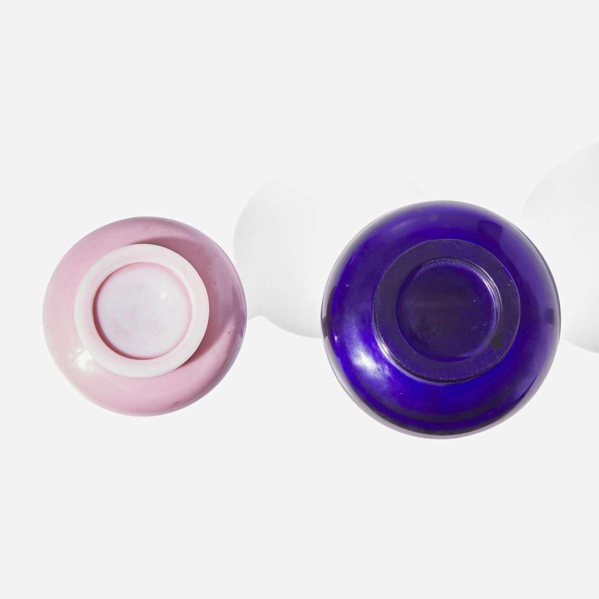 Two Chinese glass vases 琉璃長頸瓶一組兩件 18th/19th century ???????