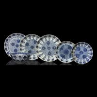 A Chinese Export Blue and White Porcelain "Asters" Bowl and Five Dishes, Kangxi Period and Later 清康熙及更晚 青花翠菊紋碗盤五件