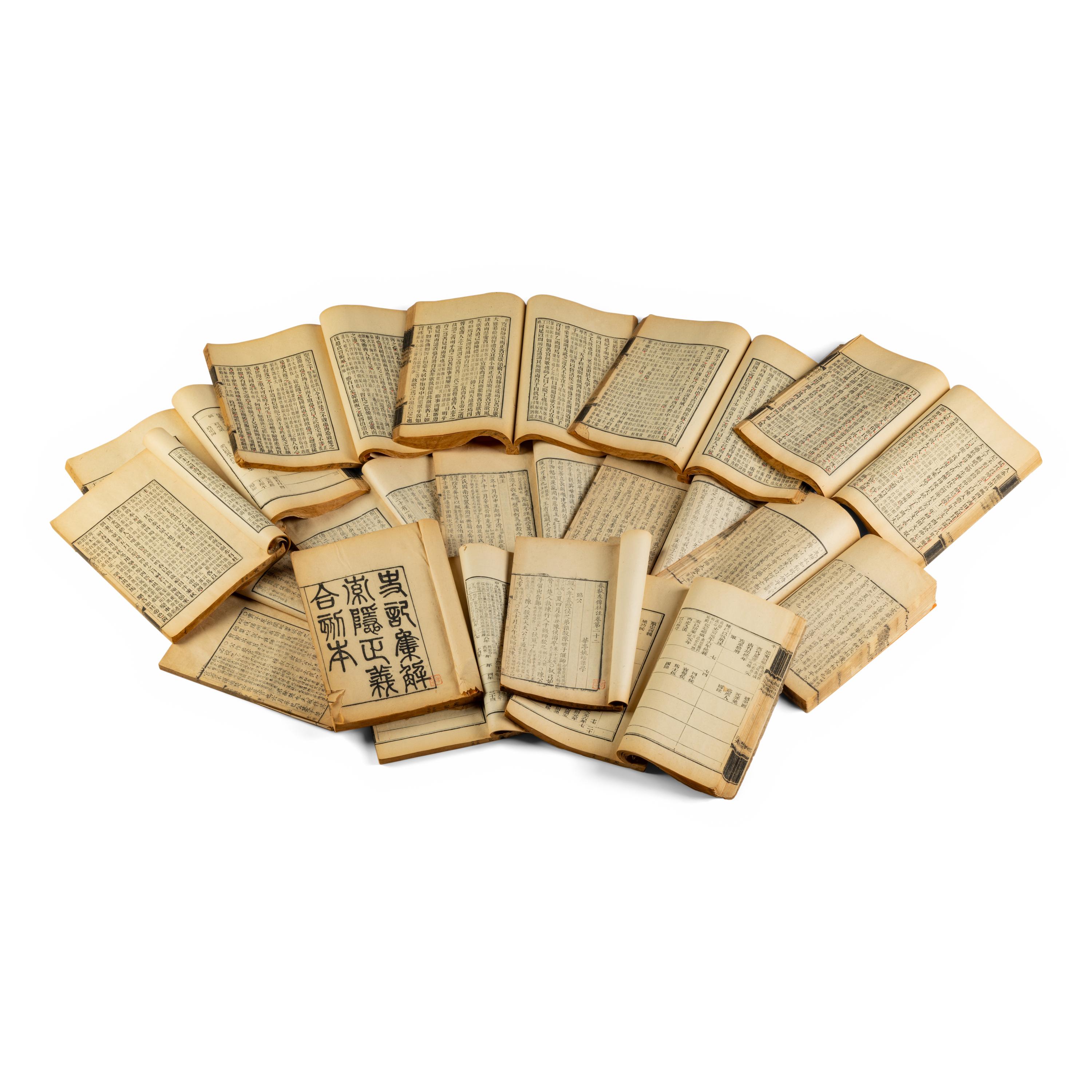 [CHINESE CLASSICS] Chun qiu zuo zhuan tu zhu, 6 volumes, dated year 1746 Shi ji ji jie suo yin zheng yi he ke ben, 14 volumes, dated year 1870 《春秋左傳注疏》 清同治《史記集解索隱正義》合刻本十四冊