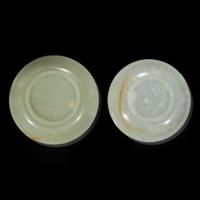 Two similar Chinese jade circular dishes 玉盘一组两件