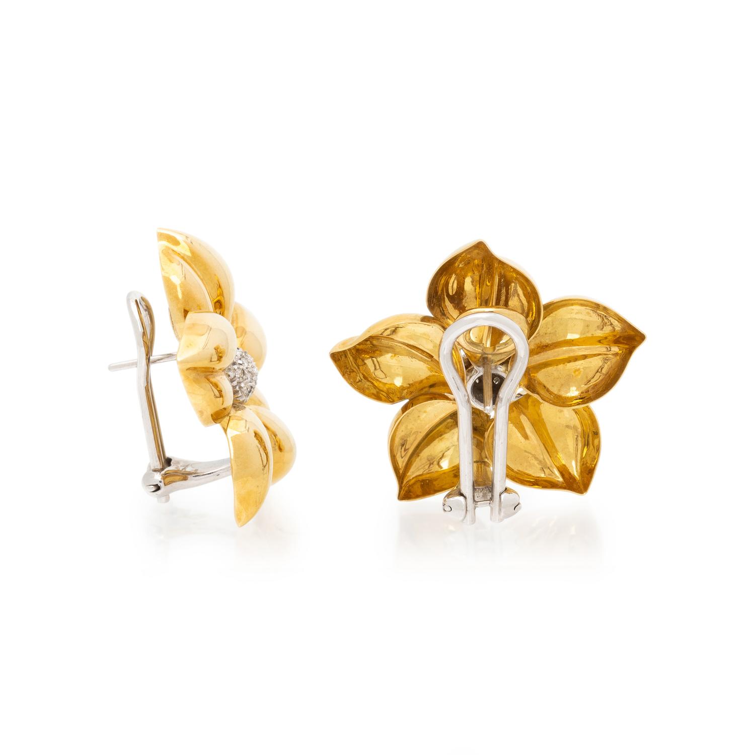 YELLOW GOLD AND DIAMOND FLOWER EARRINGS