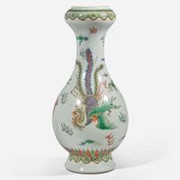 A Chinese famille verte decorated "Dragon and Phoenix vase" 素三彩龍鳳紋瓶