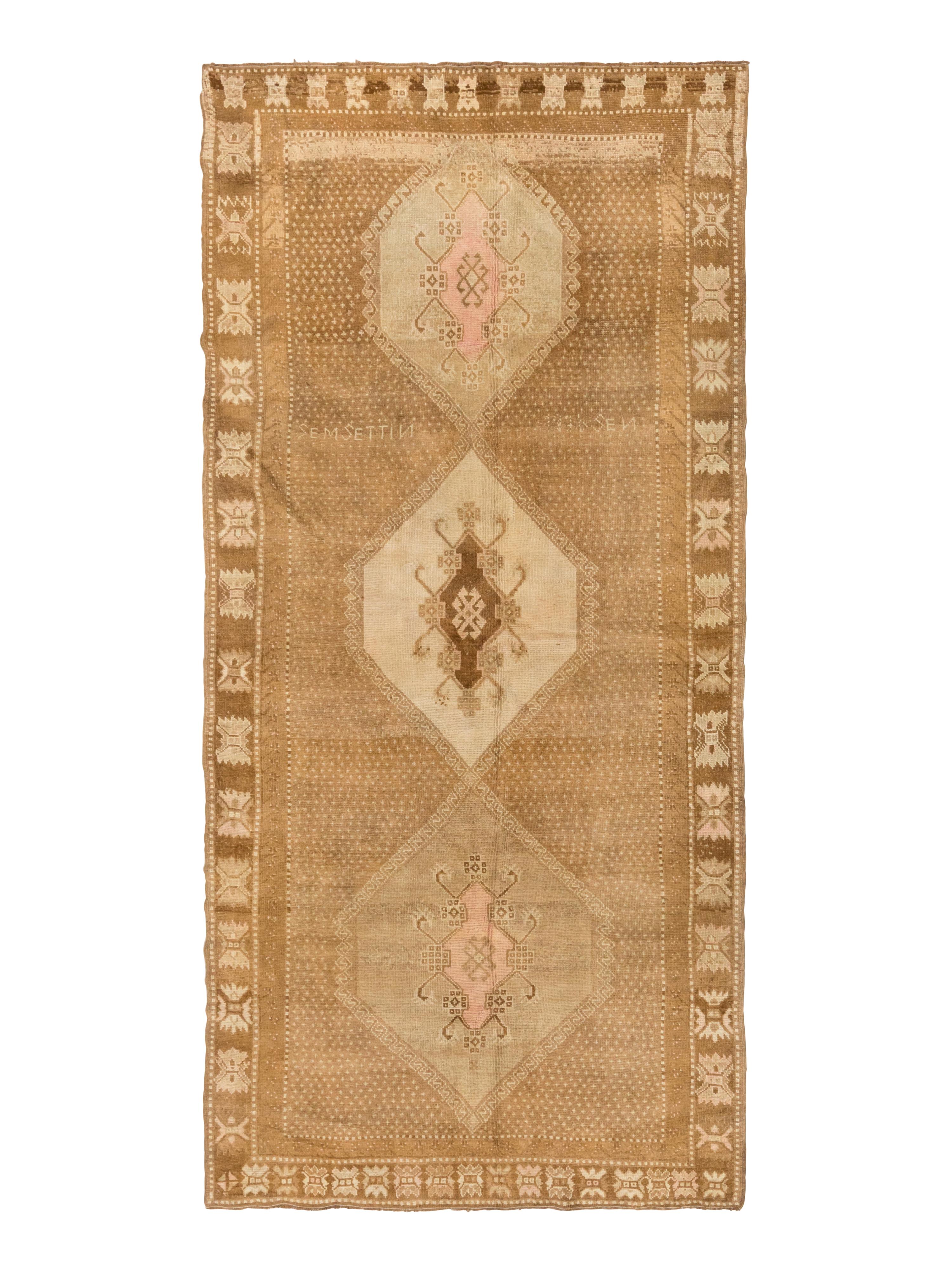 An Oushak "Corridor" Carpet