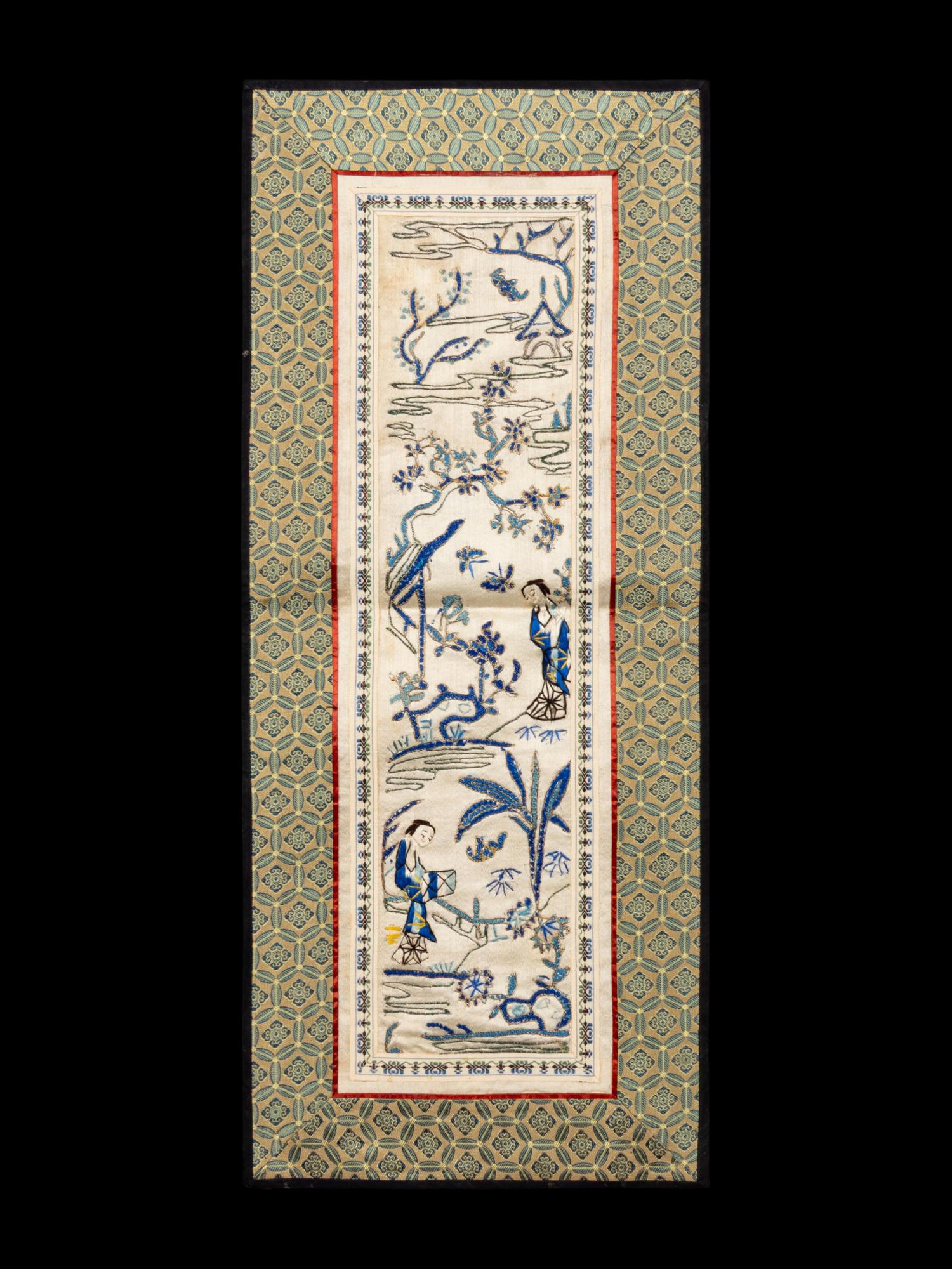 A Collection of 33 Chinese Embroidered Silk Panels 近代 綉片33幅
