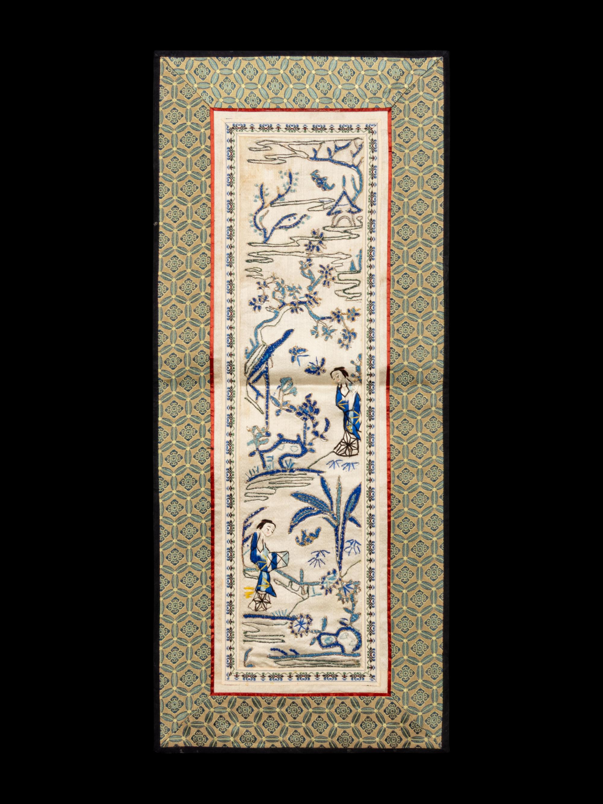 A Collection of 33 Chinese Embroidered Silk Panels 近代 綉片33幅