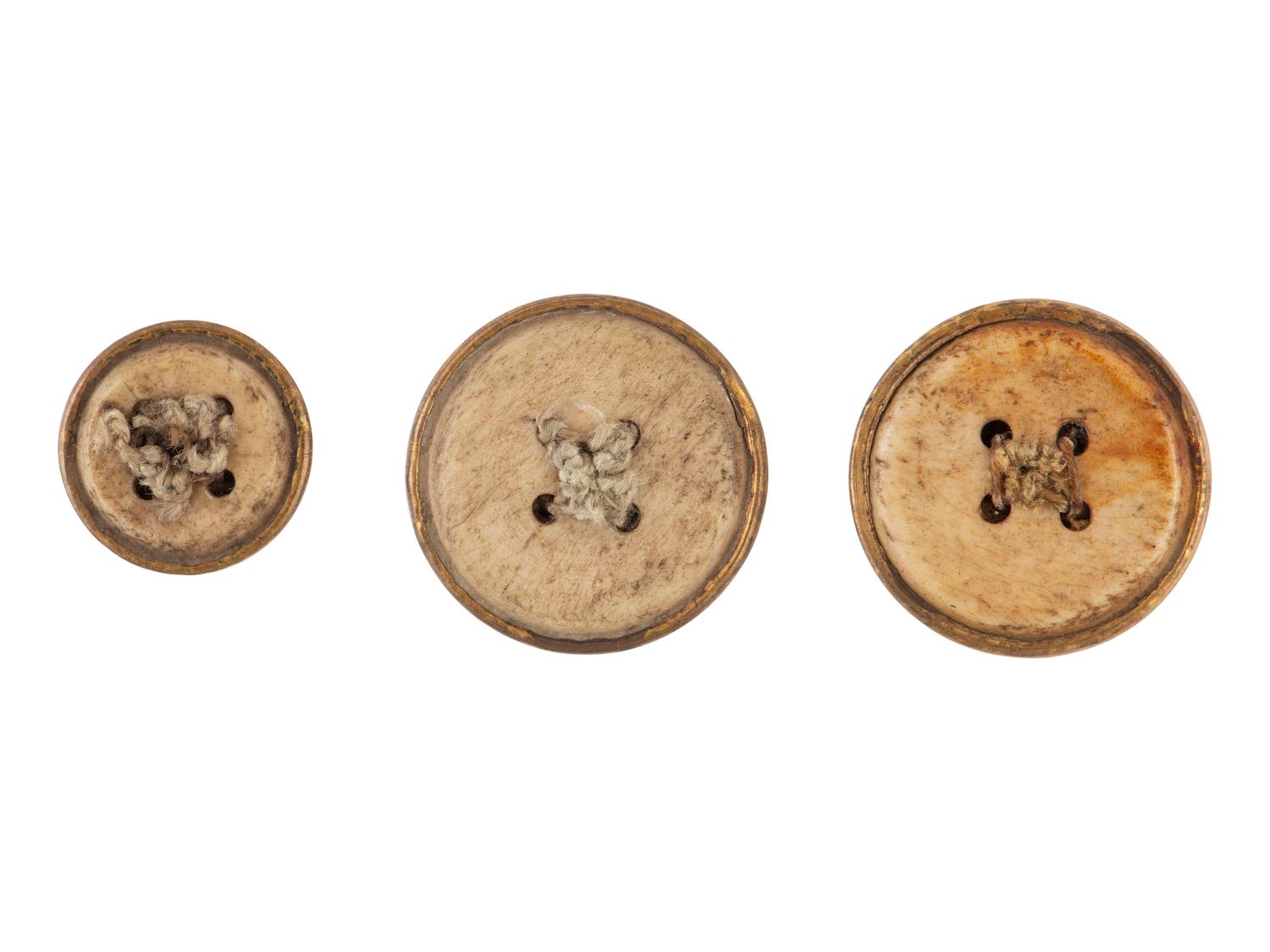 [MILITARIA] 3 French 77th Regt buttons from the Estate of Carroll J. Delery III. Late 18th century