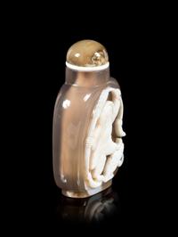 A Carved Cameo Agate Snuff Bottle