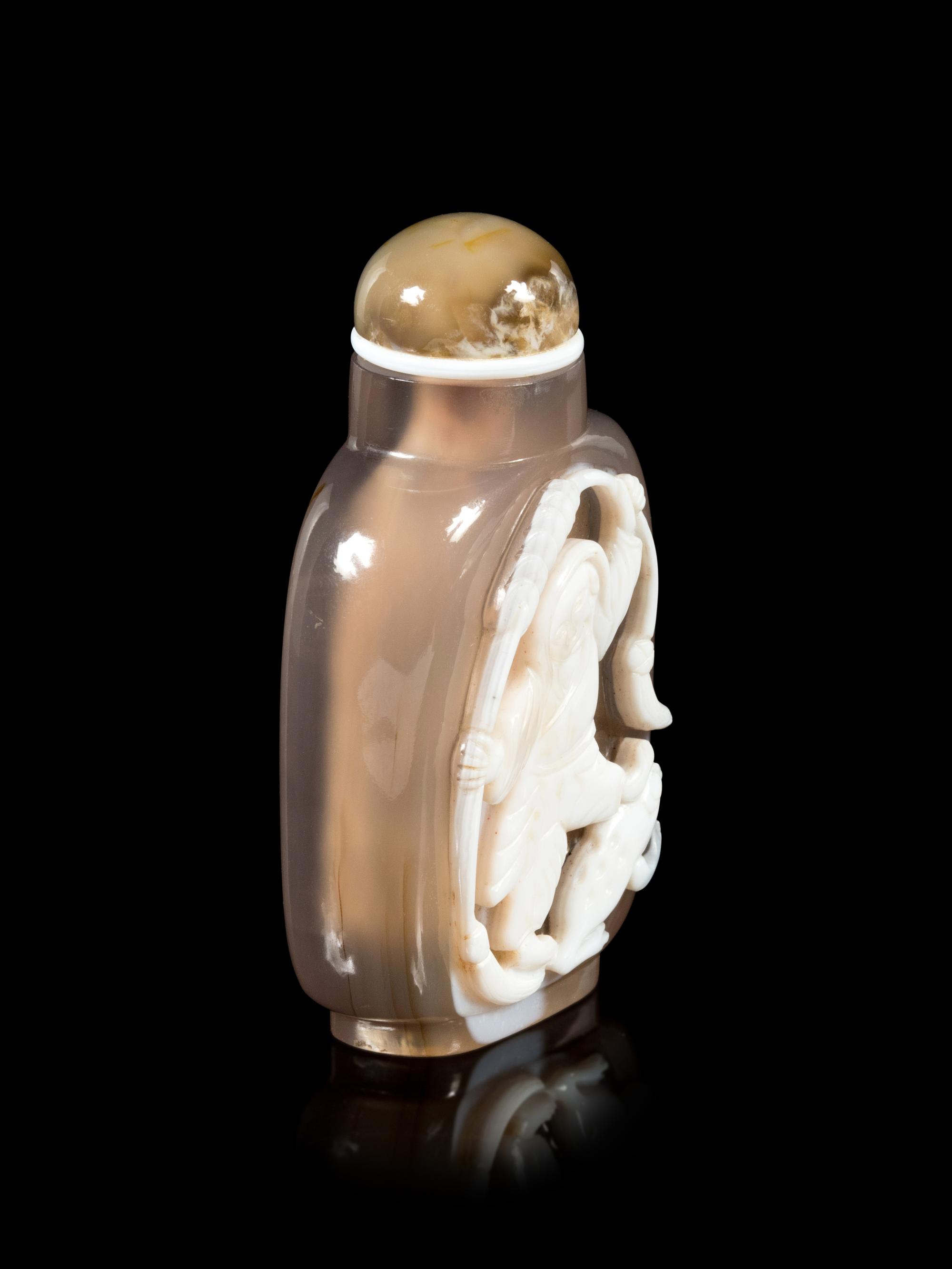 A Carved Cameo Agate Snuff Bottle