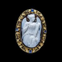 A Neoclassical Gold and Agate Cameo Brooch with Nike