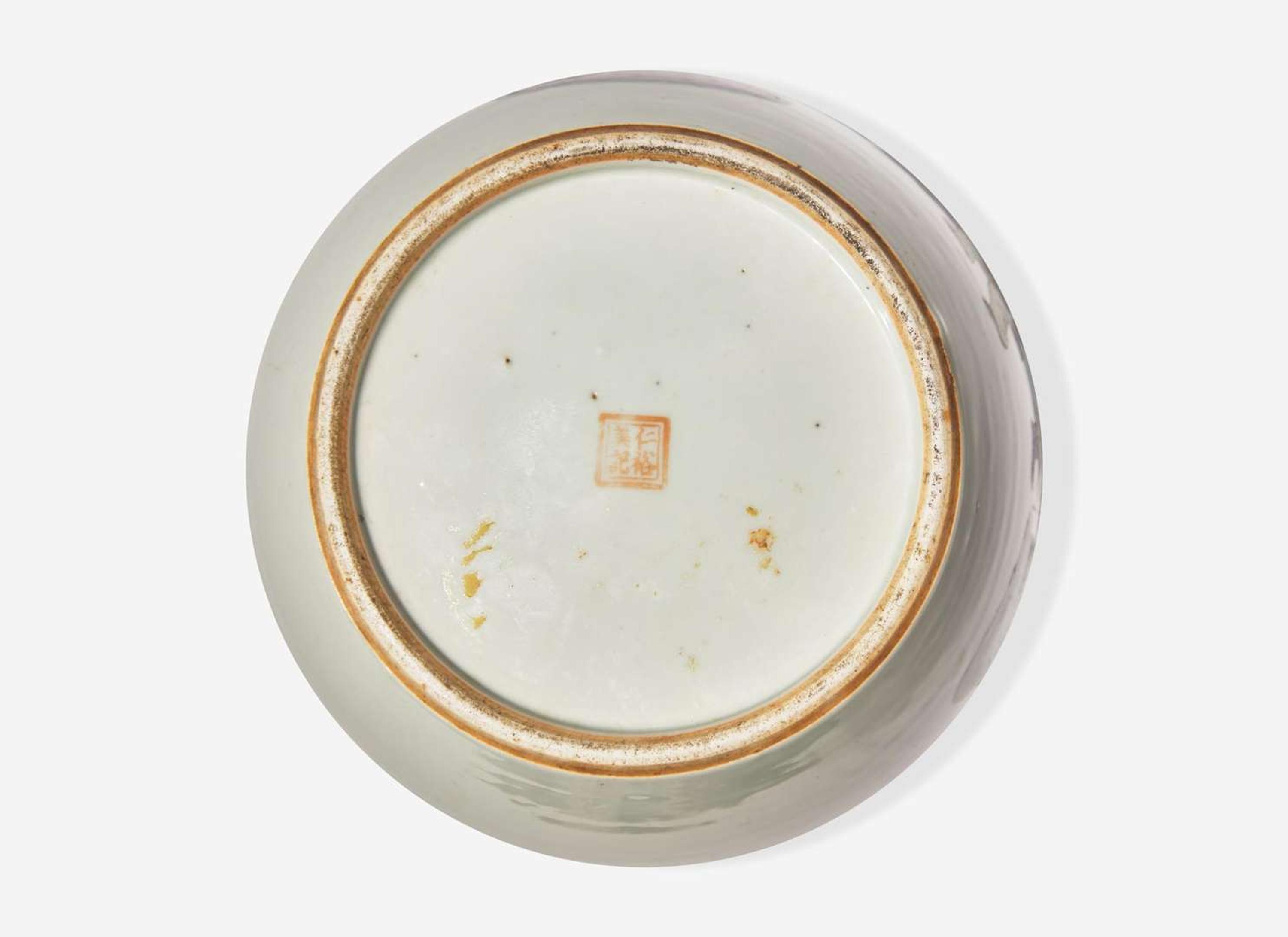 A Chinese famille-rose decorated ovoid jar and cover, 19th to 20th century 粉彩將軍蓋罐 十九或二十世紀