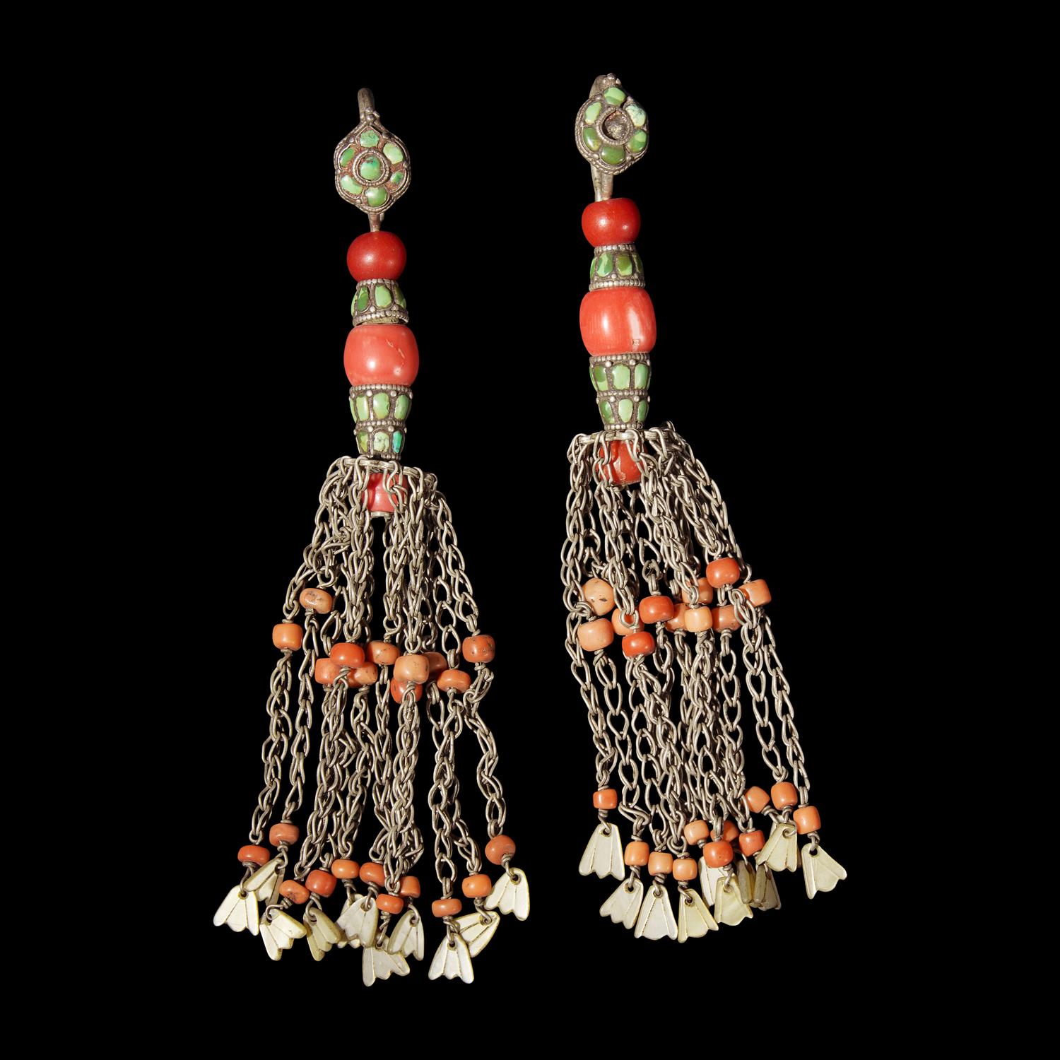 Seven Chinese Semiprecious Stone-Inset Silver Jewelry Items 嵌寶銀首飾一組