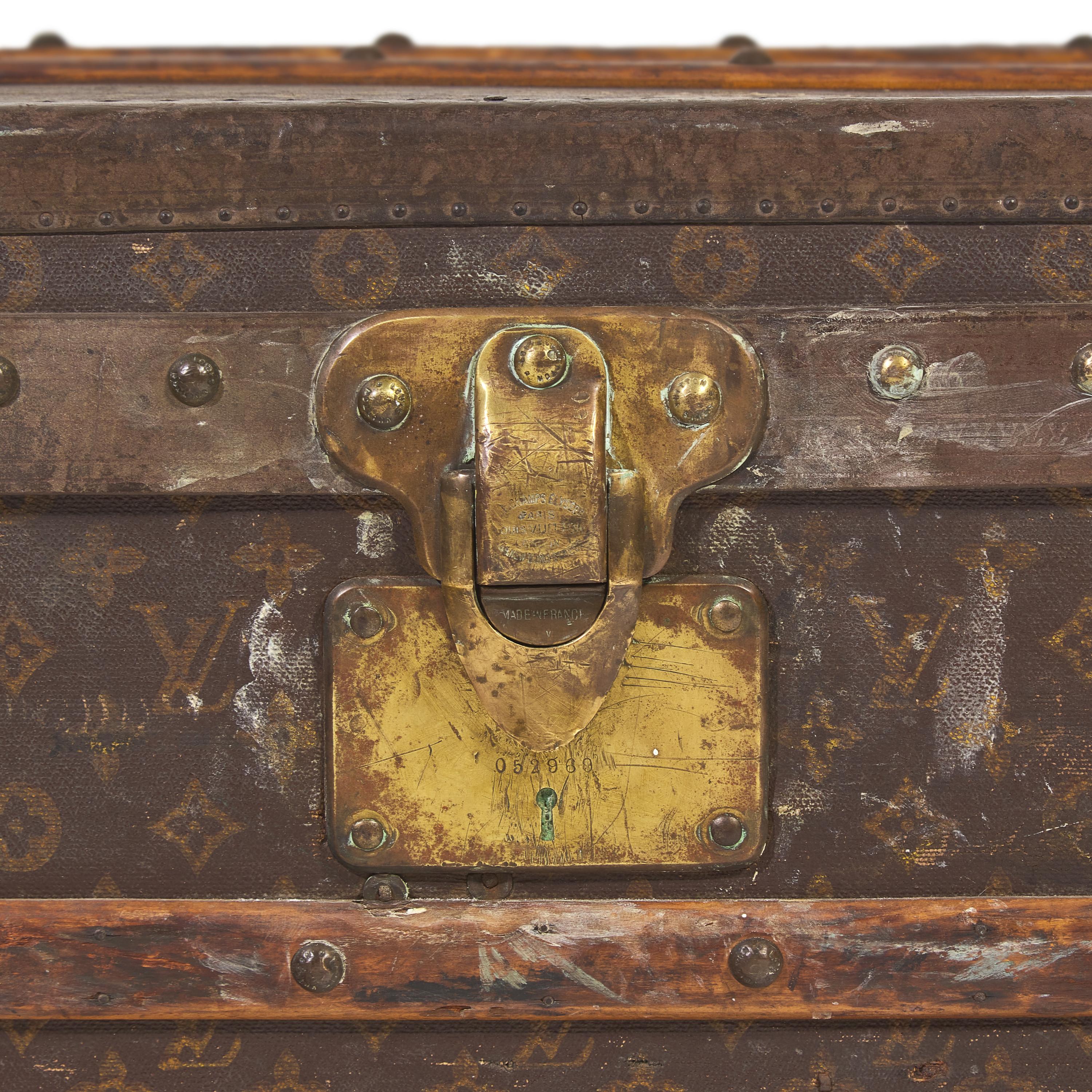 LOUIS VUITTON, ANTIQUE TRUNK
