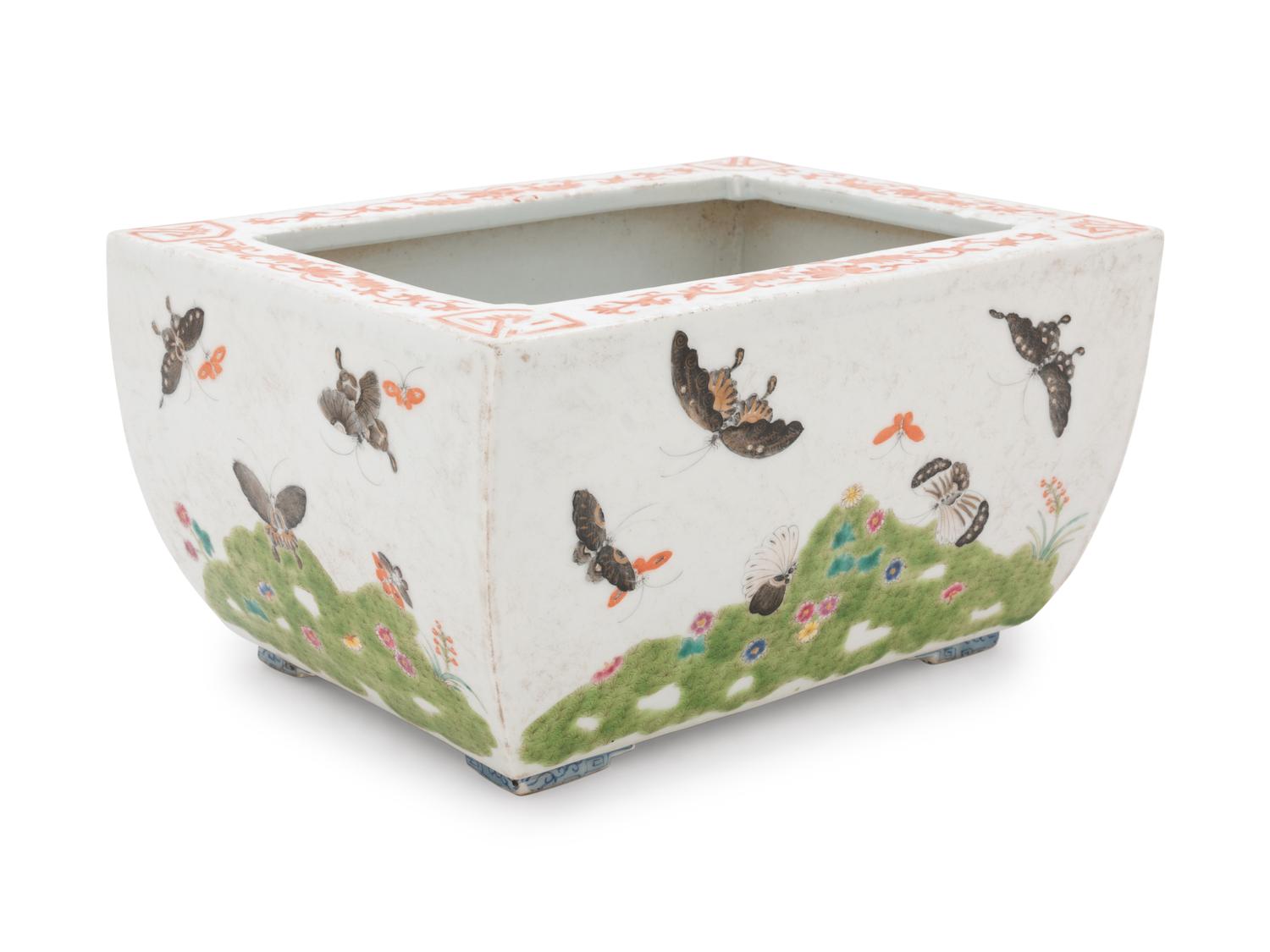 A Chinese Famille Rose Porcelain Rectangular Cachepot