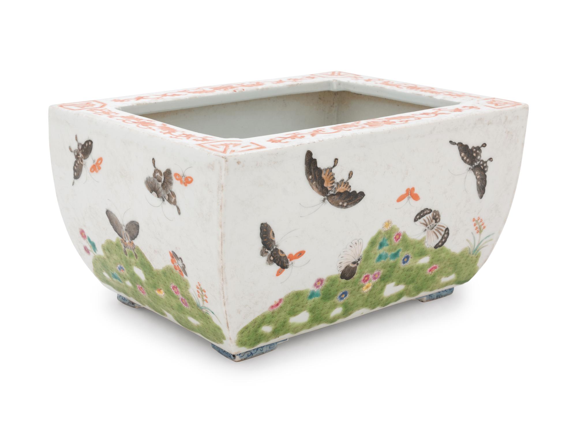 A Chinese Famille Rose Porcelain Rectangular Cachepot