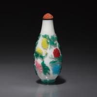 A Chinese Six-Color Overlay Glass Snuff Bottle, Qing Dynasty, Circa 1800-1850 — 1800-1850年 涅白地套六色料花卉紋鼻煙壺