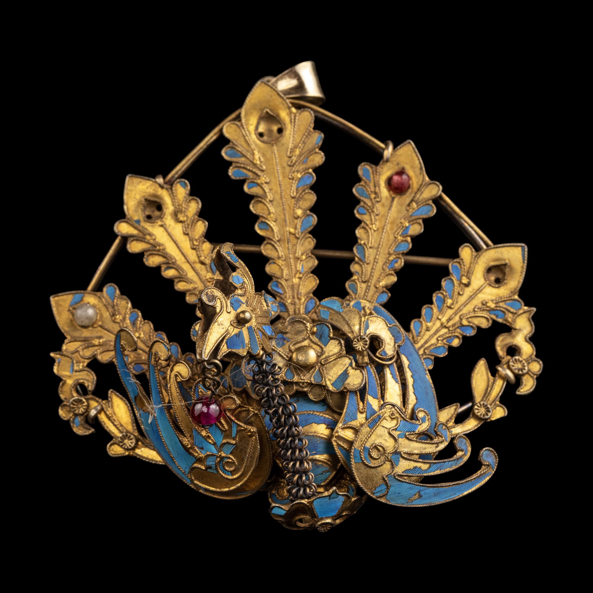 16 Chinese Gilt Metal Jewelry