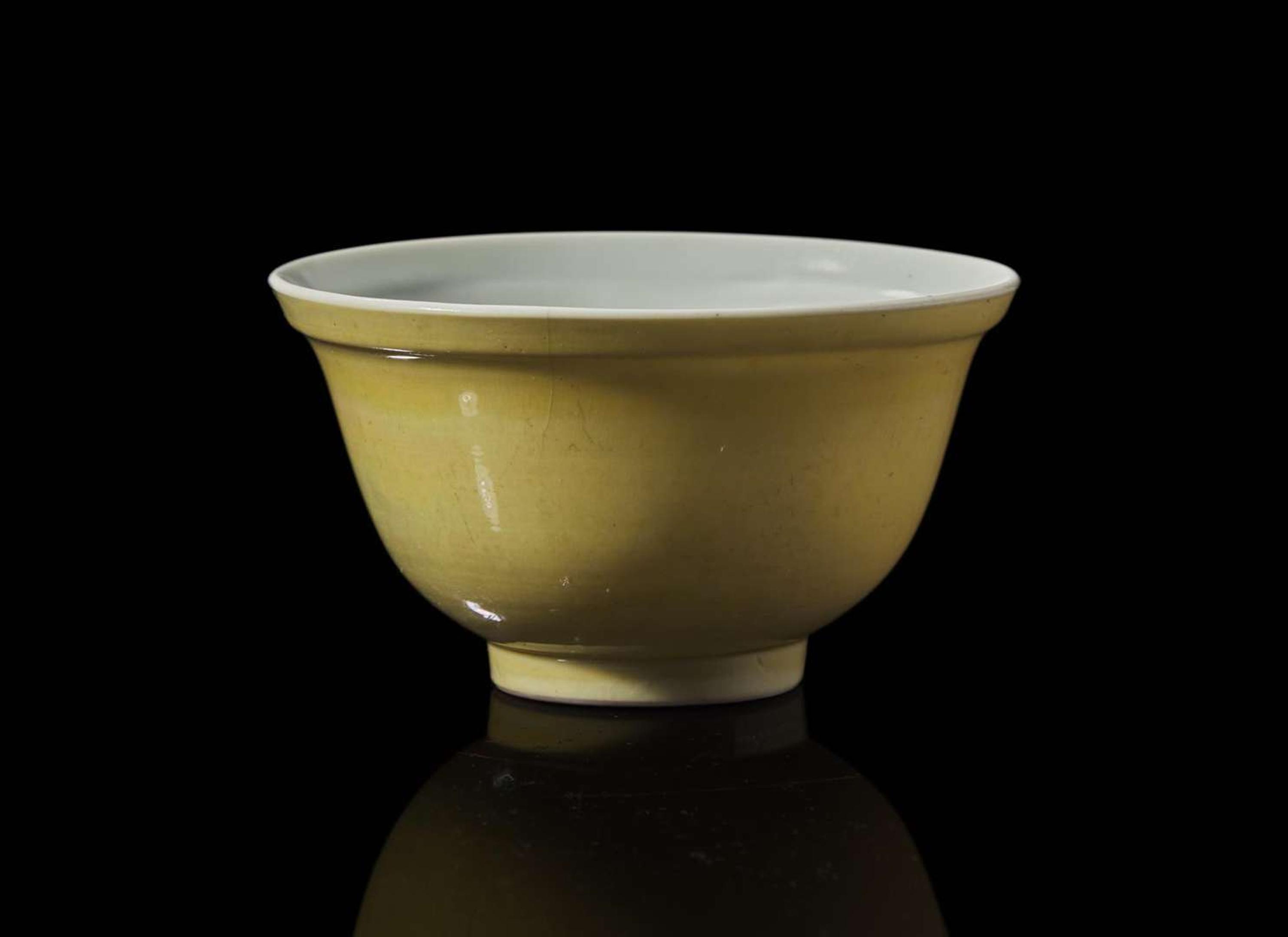A Chinese yellow glazed small bowl, Yongzheng six-character mark and of the period 黃釉茶杯 雍正六字款 清雍正
