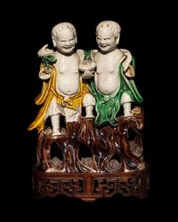 A Chinese Sanca i Glazed Porcelain Figural Group