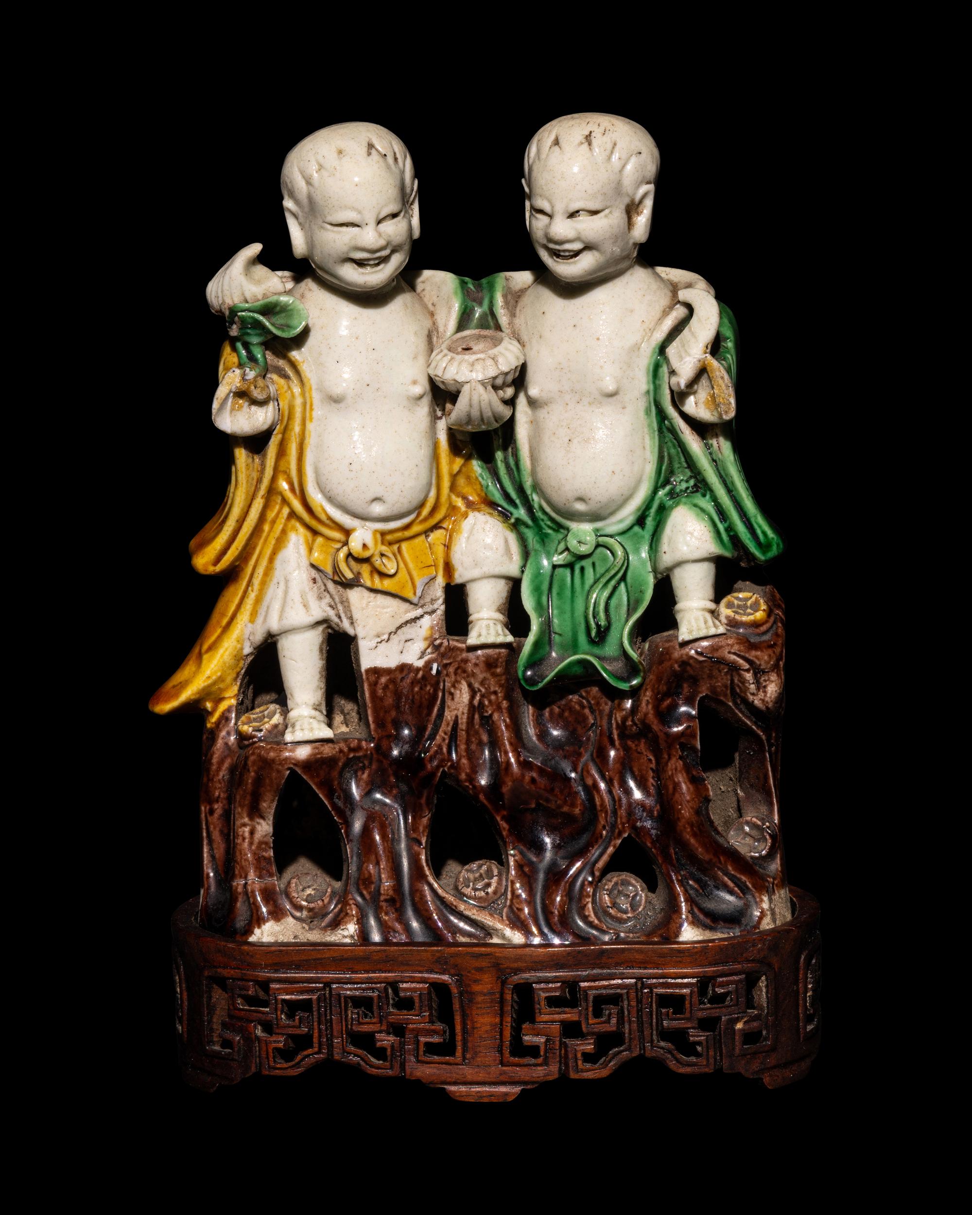 A Chinese Sanca i Glazed Porcelain Figural Group