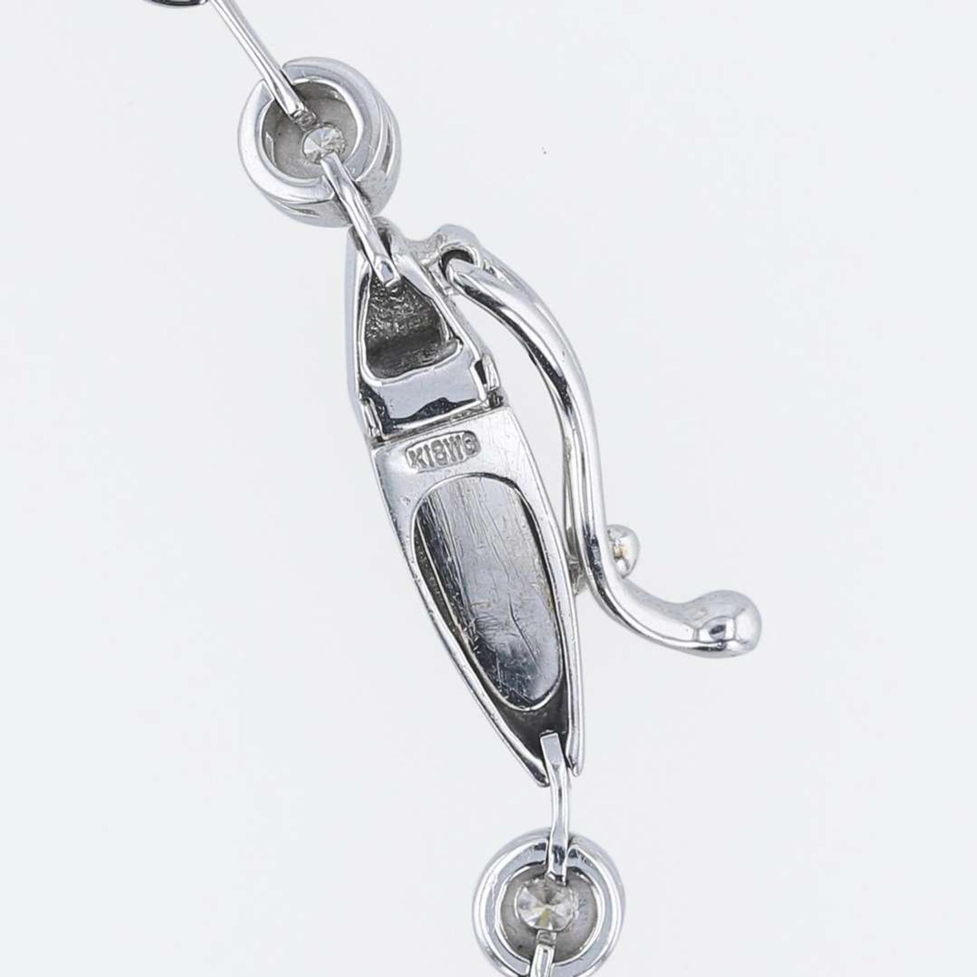 An 18K white gold and diamond necklace