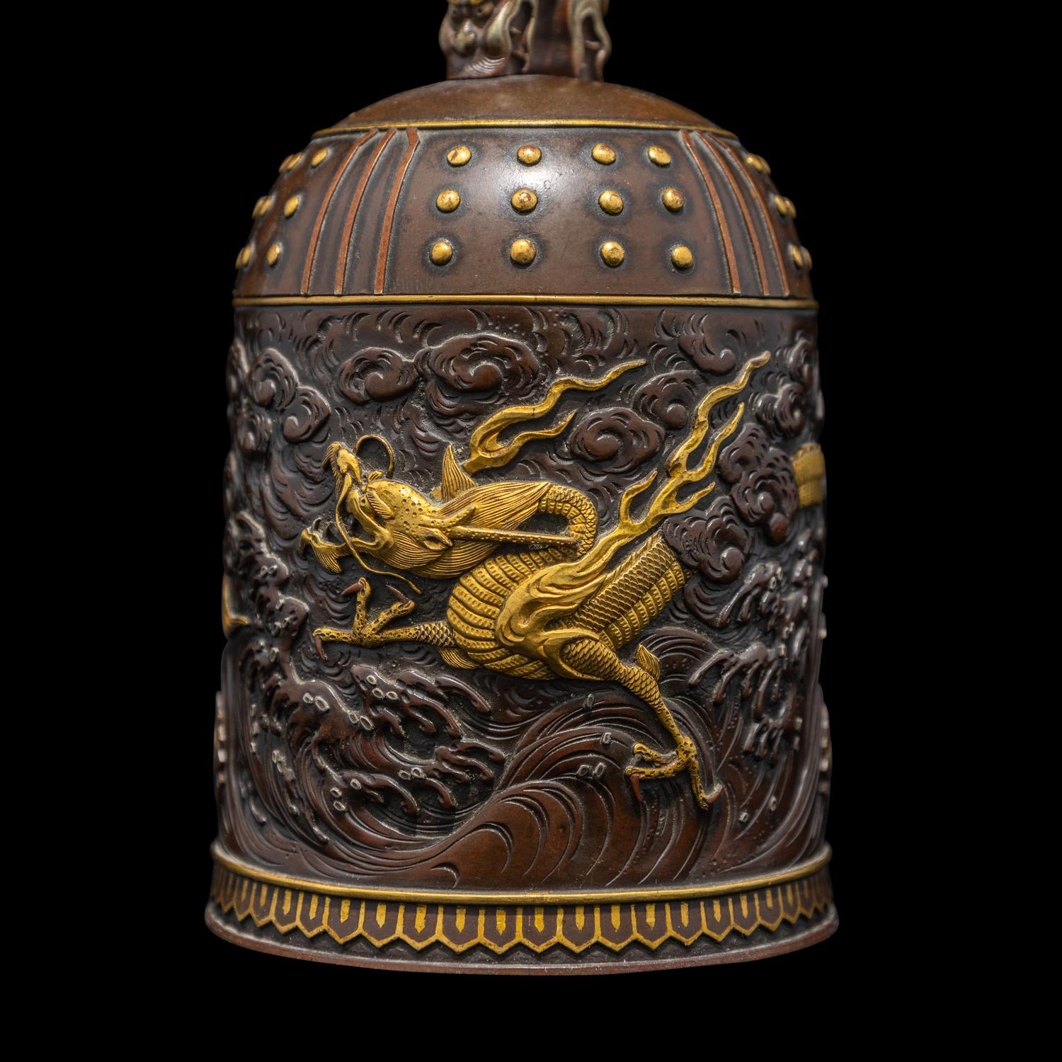 Inoue of Kyoto, A Japanese Parcel Gilt and Patinated Bronze Bell-Form Covered Jar, Meiji Period — 日本明治時期 京都井上製龍紋鐘式蓋盒