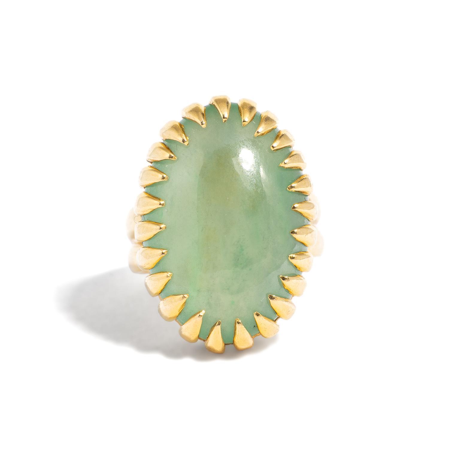 JADE AND HIGH KARAT YELLOW GOLD RING