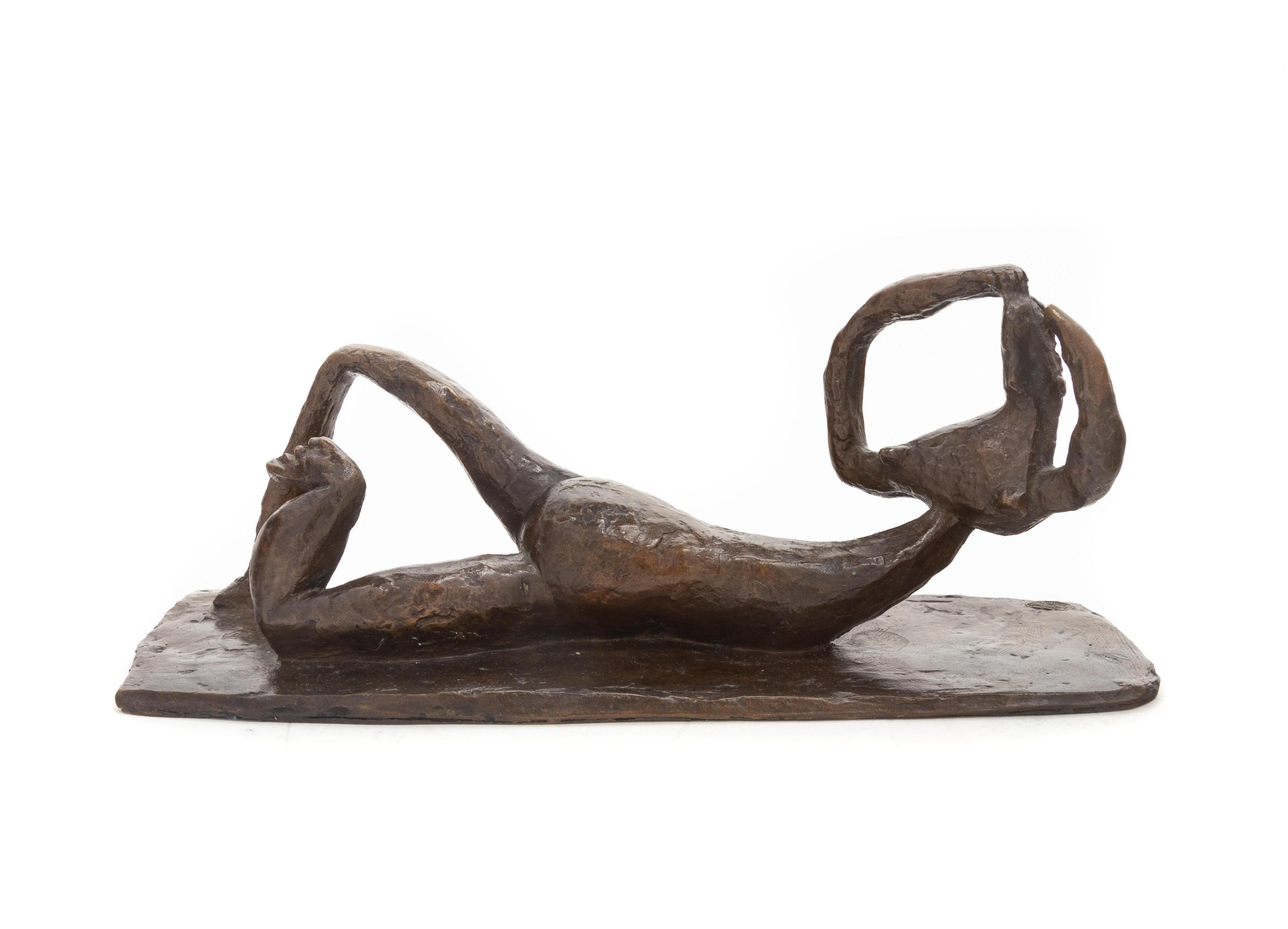 Femme couchée au bras levé