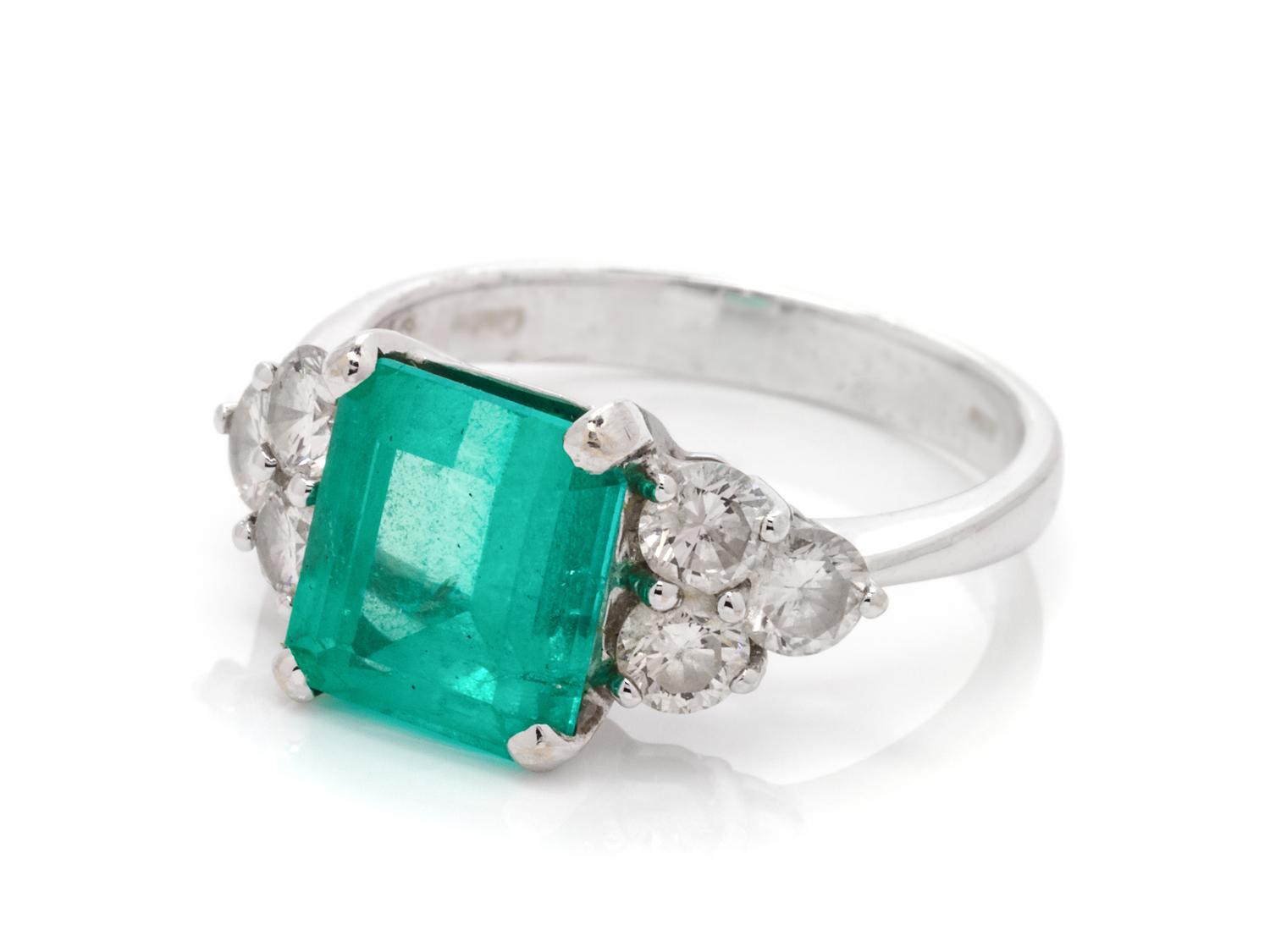 An 18 Karat White Gold, Emerald and Diamond Ring,