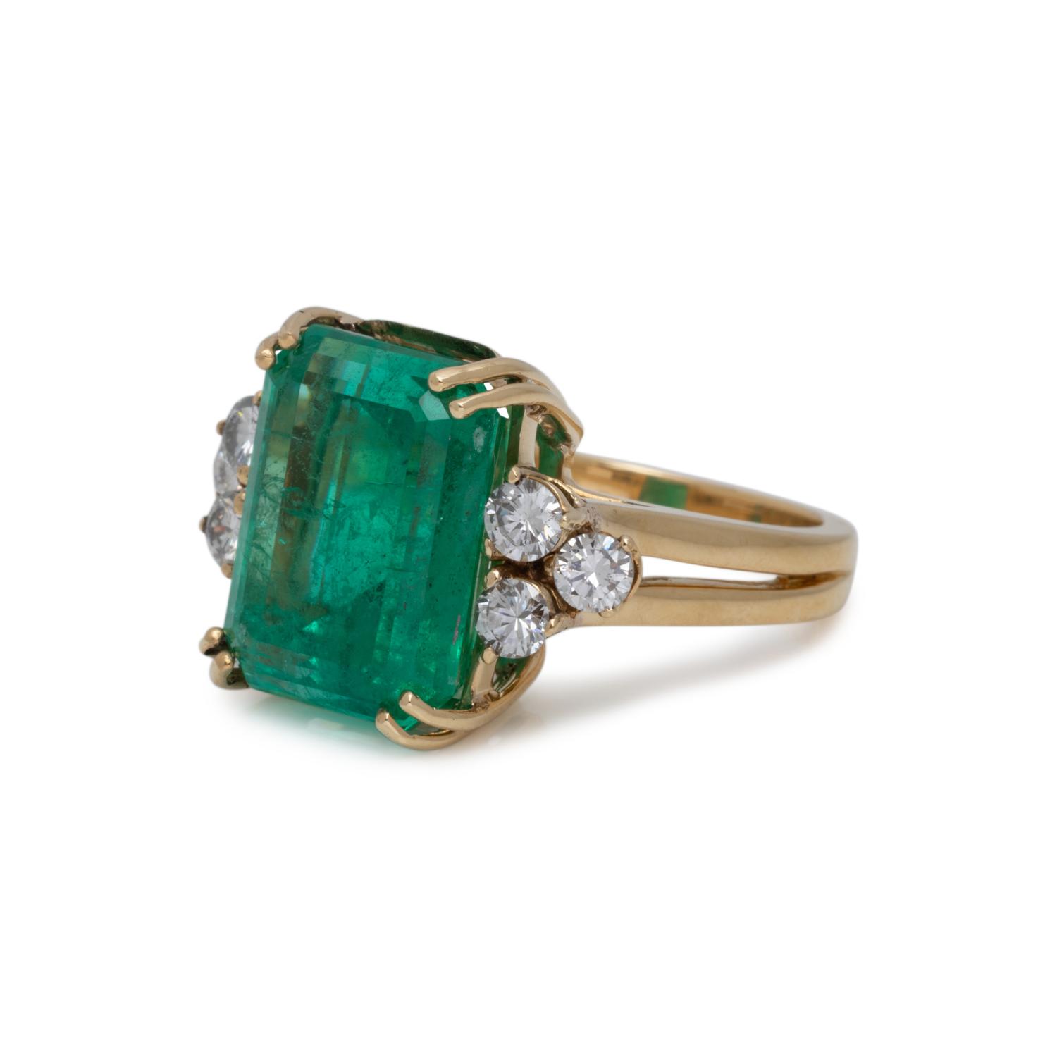 EMERALD AND DIAMOND RING