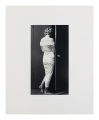 [PHOTOGRAPHY]. HALSMAN, Philippe (1906-1979). Halsman/Marilyn. New York: Neikrug Press, 1981.