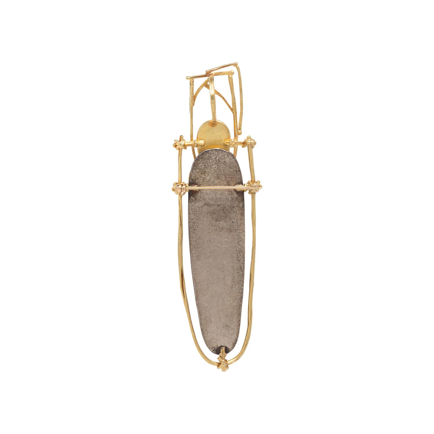 CAROLYN MORRIS BACH, HARDSTONE AND YELLOW GOLD BROOCH