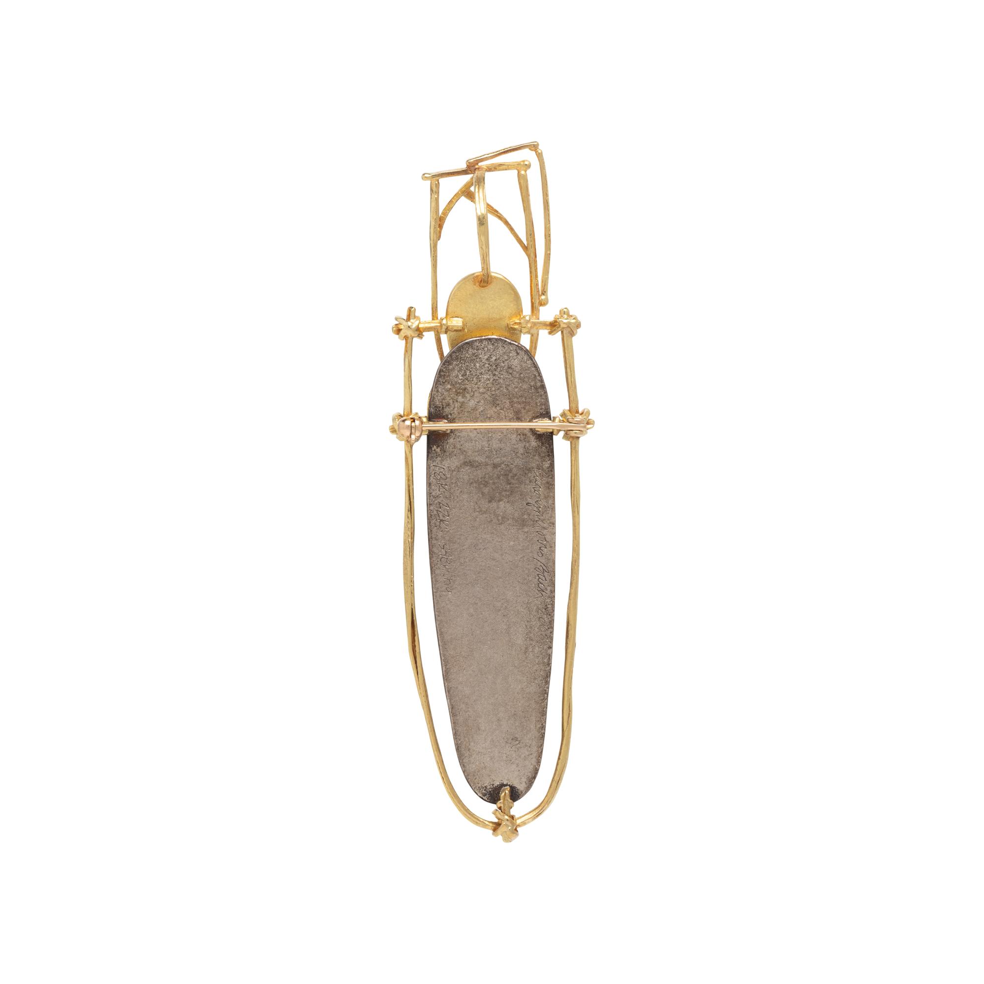 CAROLYN MORRIS BACH, HARDSTONE AND YELLOW GOLD BROOCH