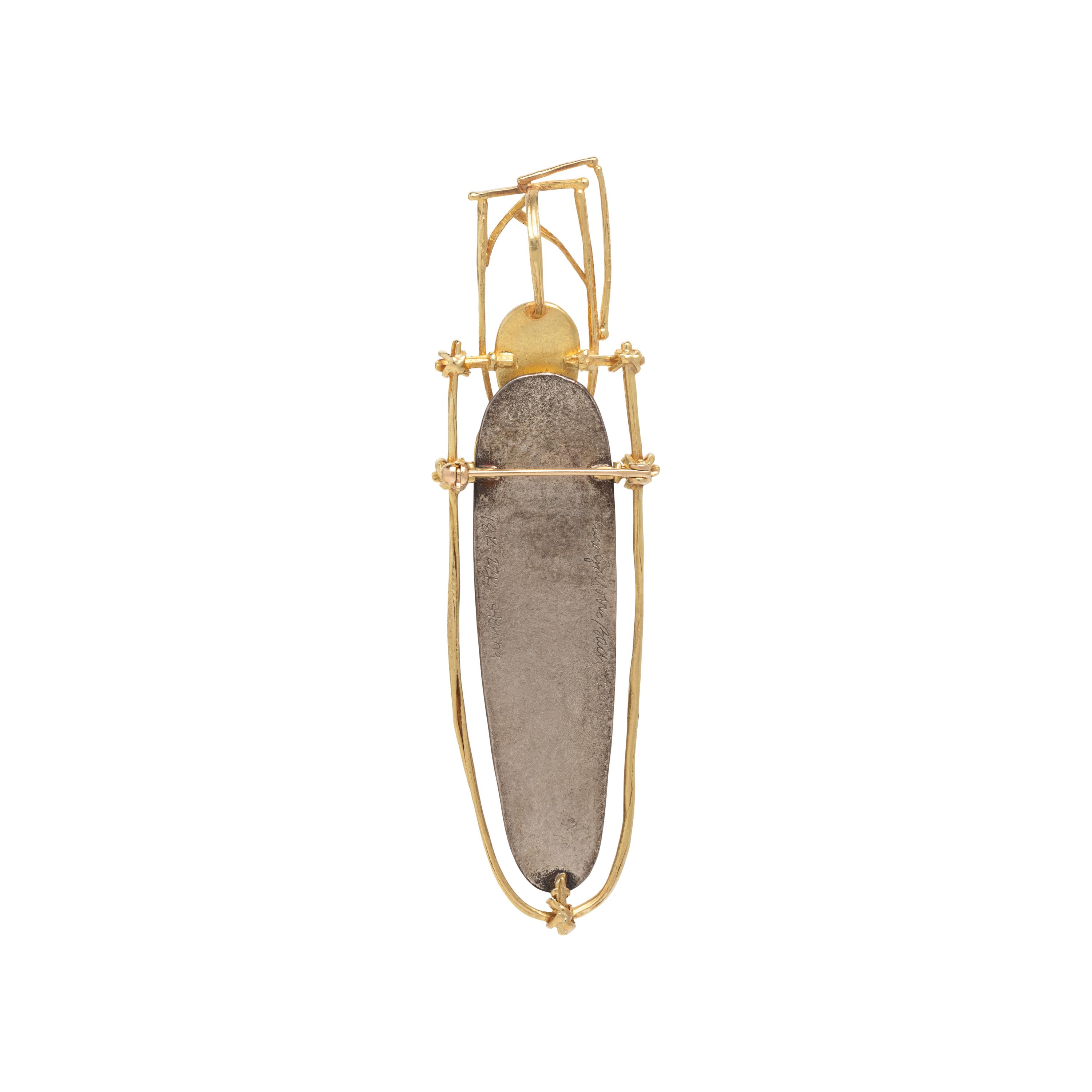 CAROLYN MORRIS BACH, HARDSTONE AND YELLOW GOLD BROOCH