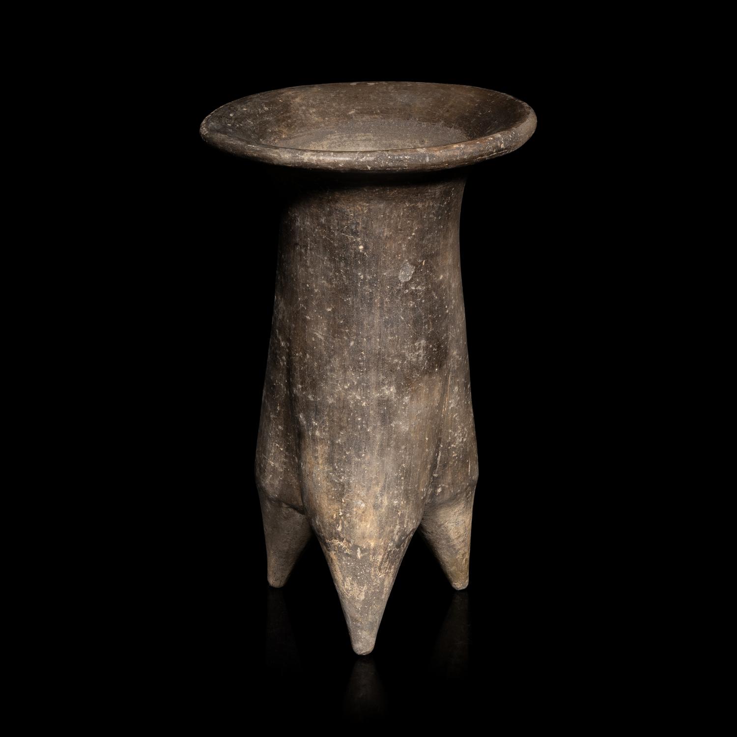 A Chinese Neolithic Pottery Tripod Vessel, Li , Xiajiadian Culture 夏家店下層文化 灰陶三足鬲