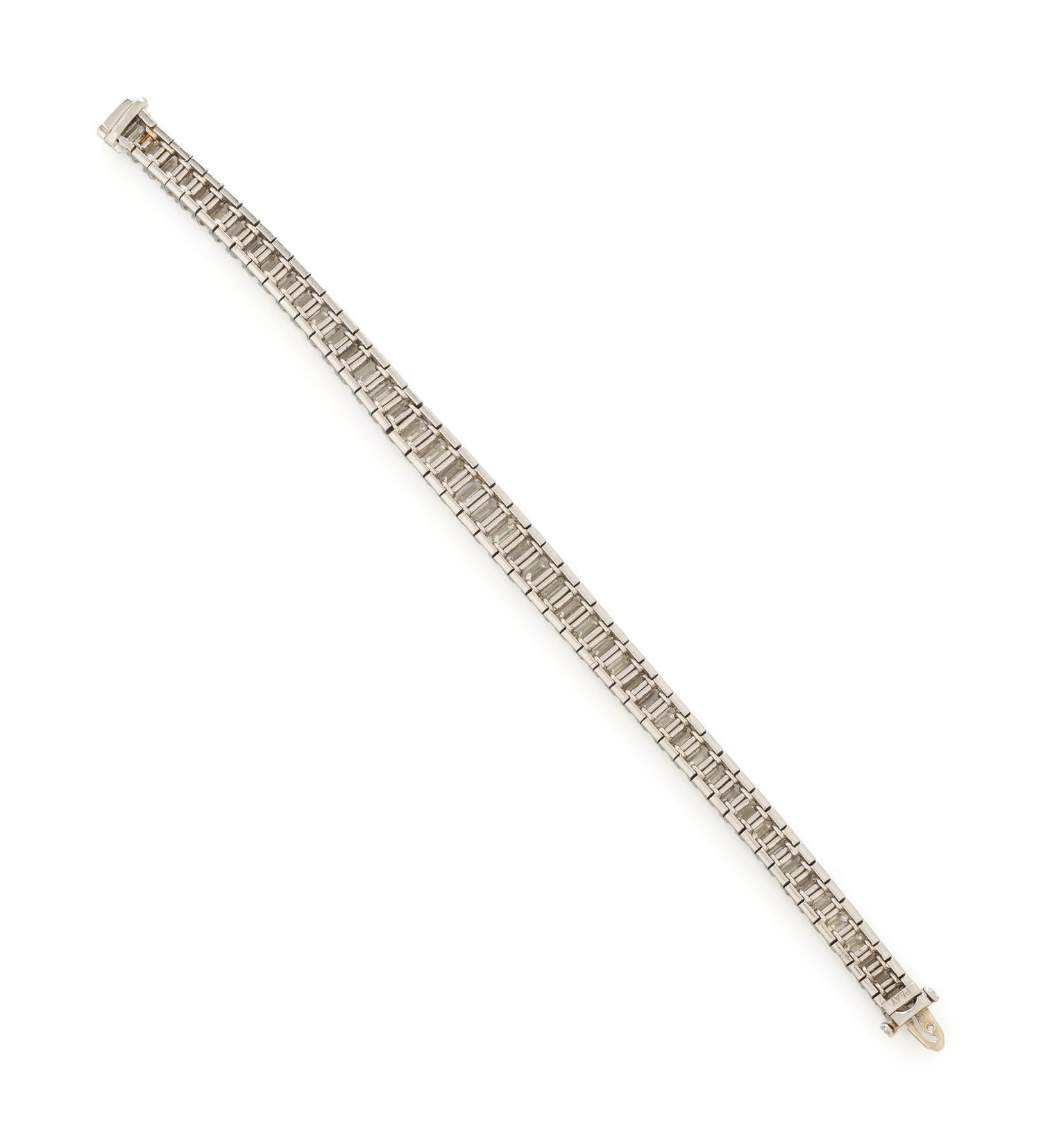 EMERALD CUT DIAMOND LINE BRACELET