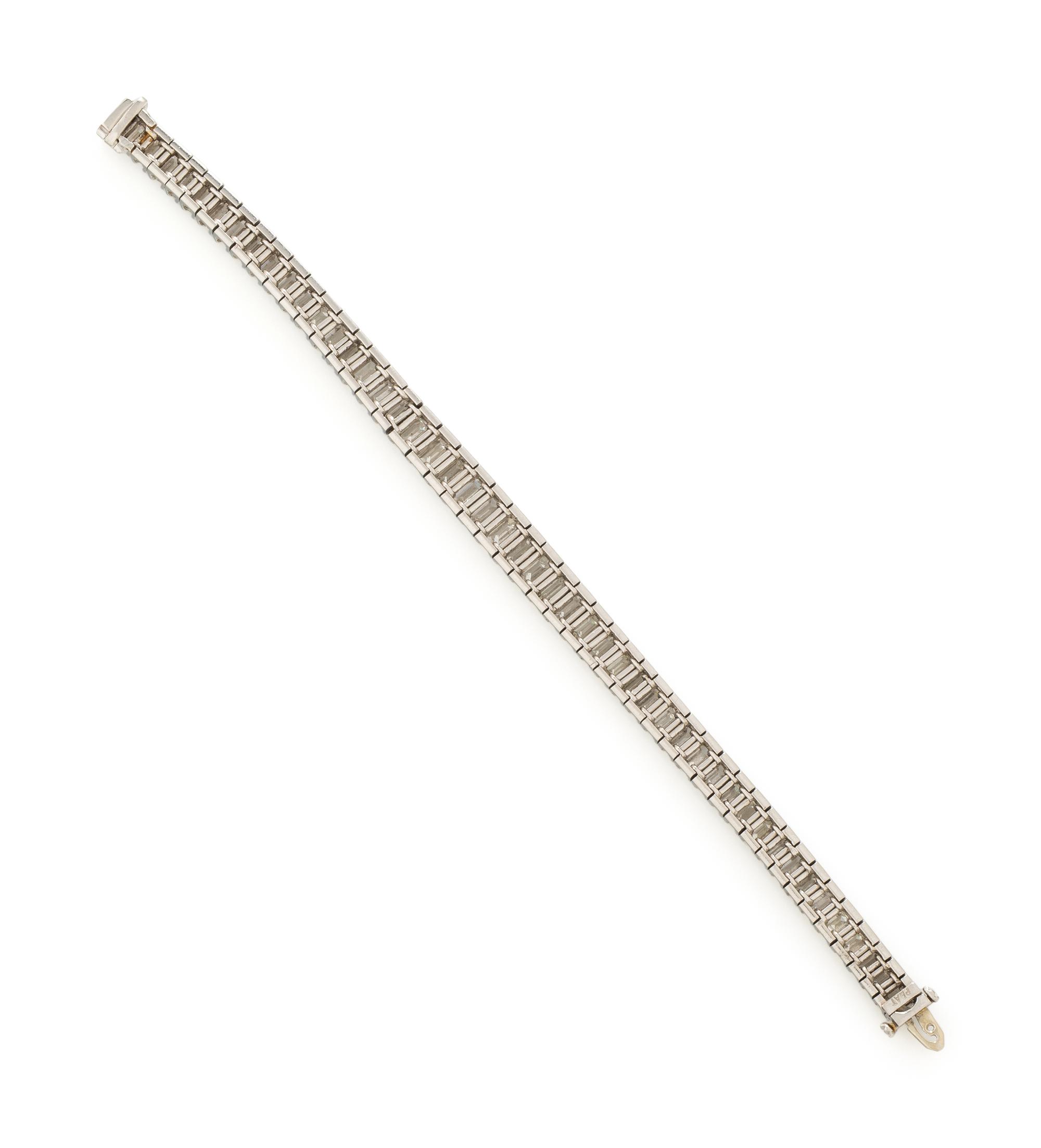 EMERALD CUT DIAMOND LINE BRACELET