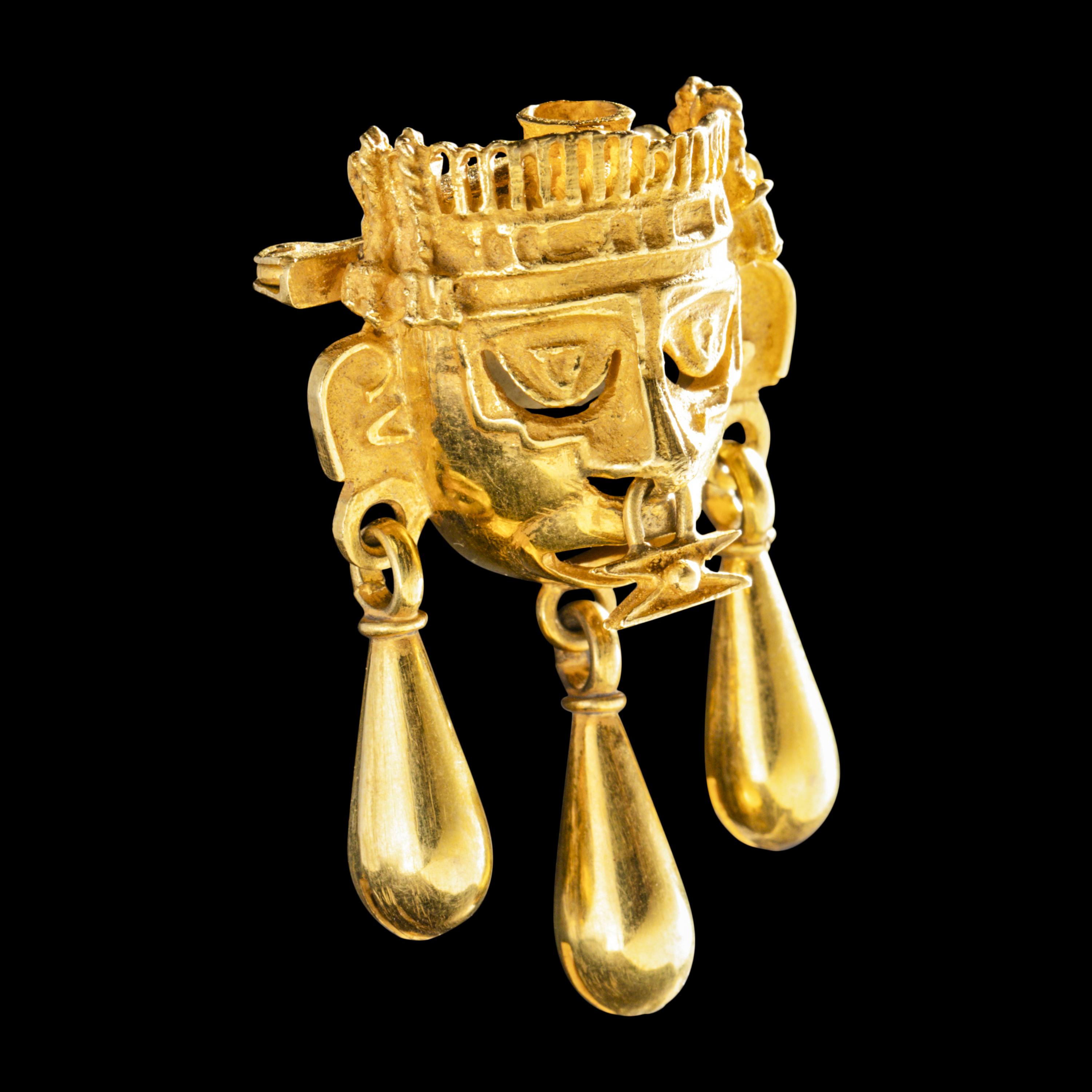 A Coclé Tumbaga Face Pendant