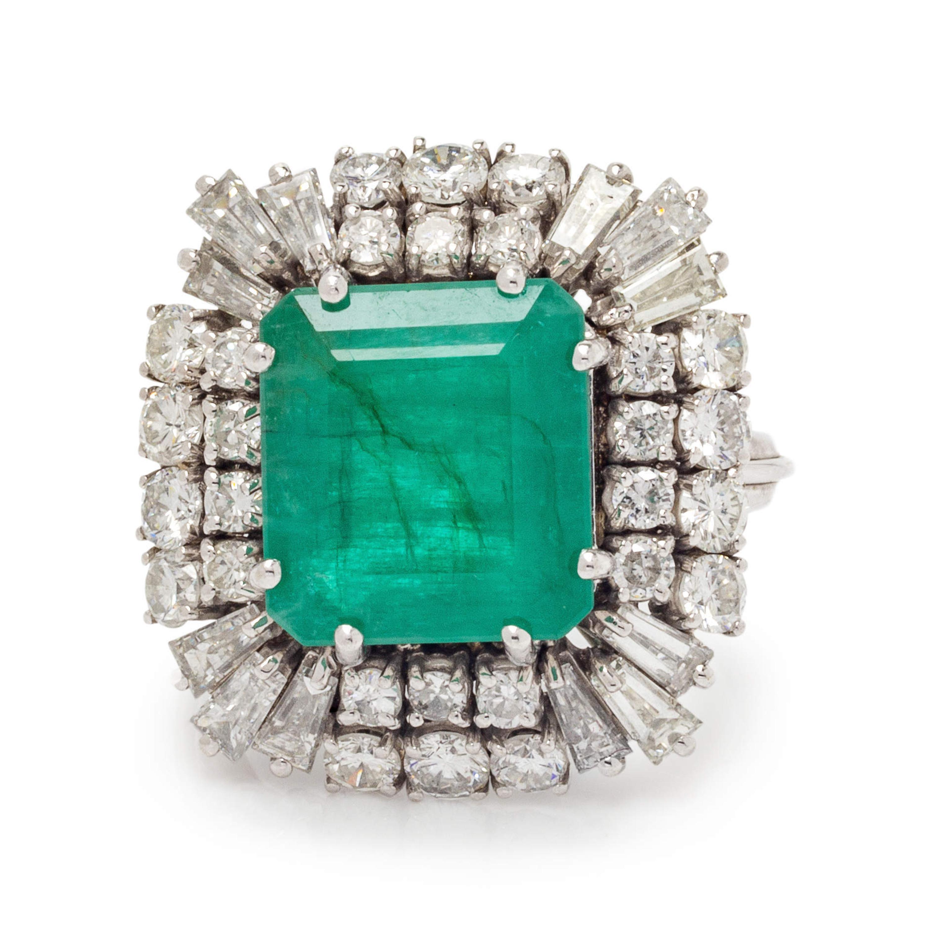 EMERALD AND DIAMOND RING
