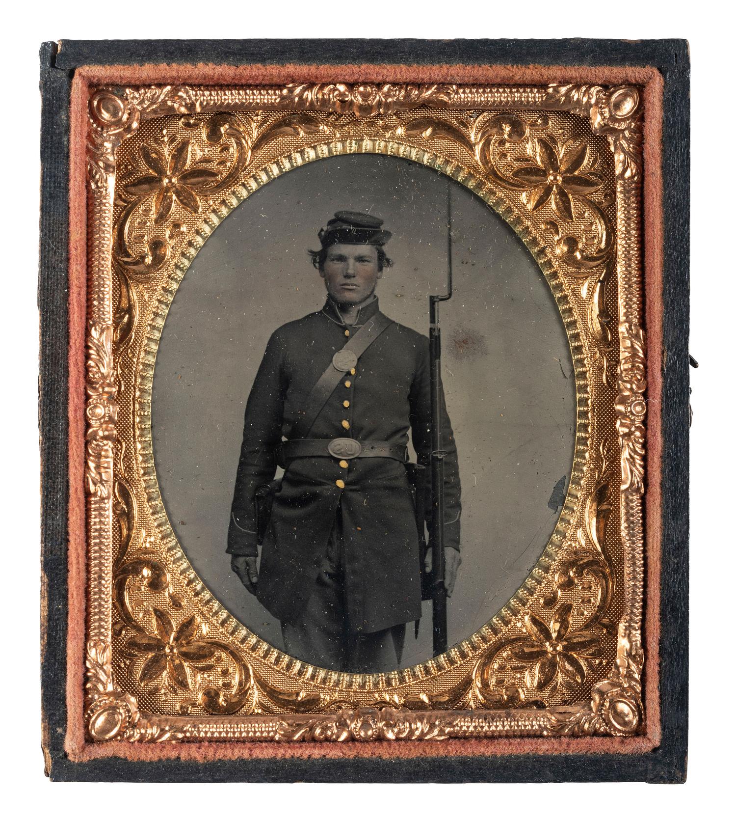 [CIVIL WAR]. Sixth plate tintype of armed Union infantry private.