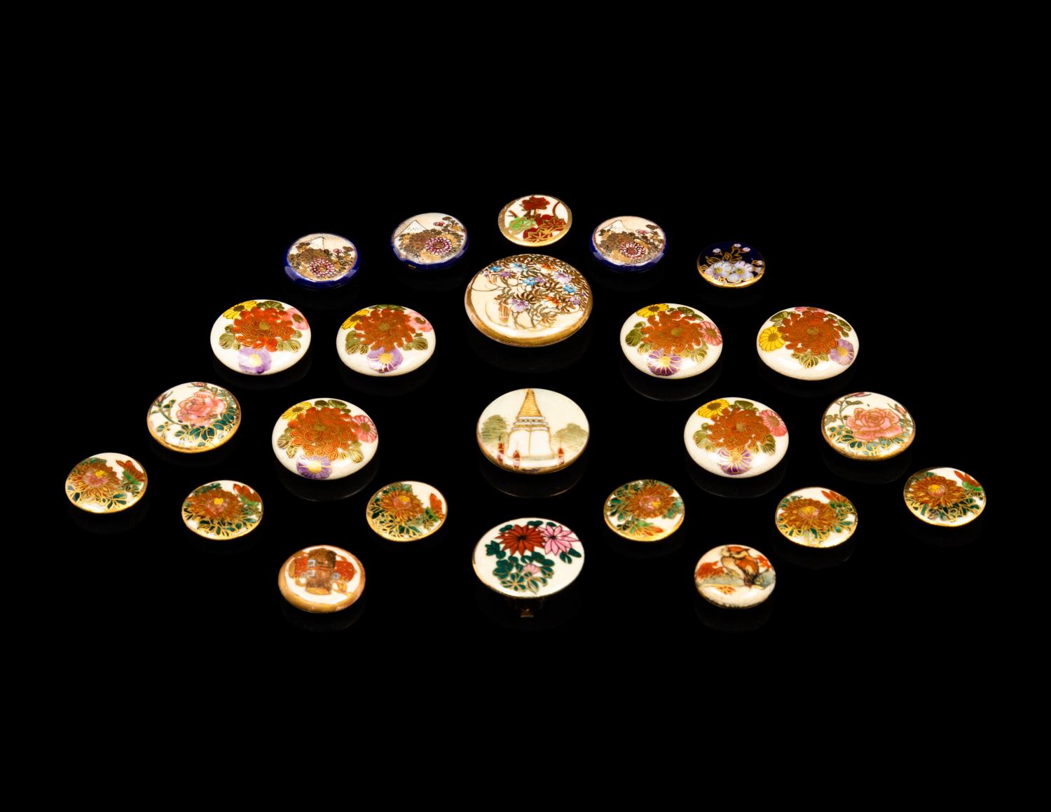 24 Japanese Satsuma Buttons