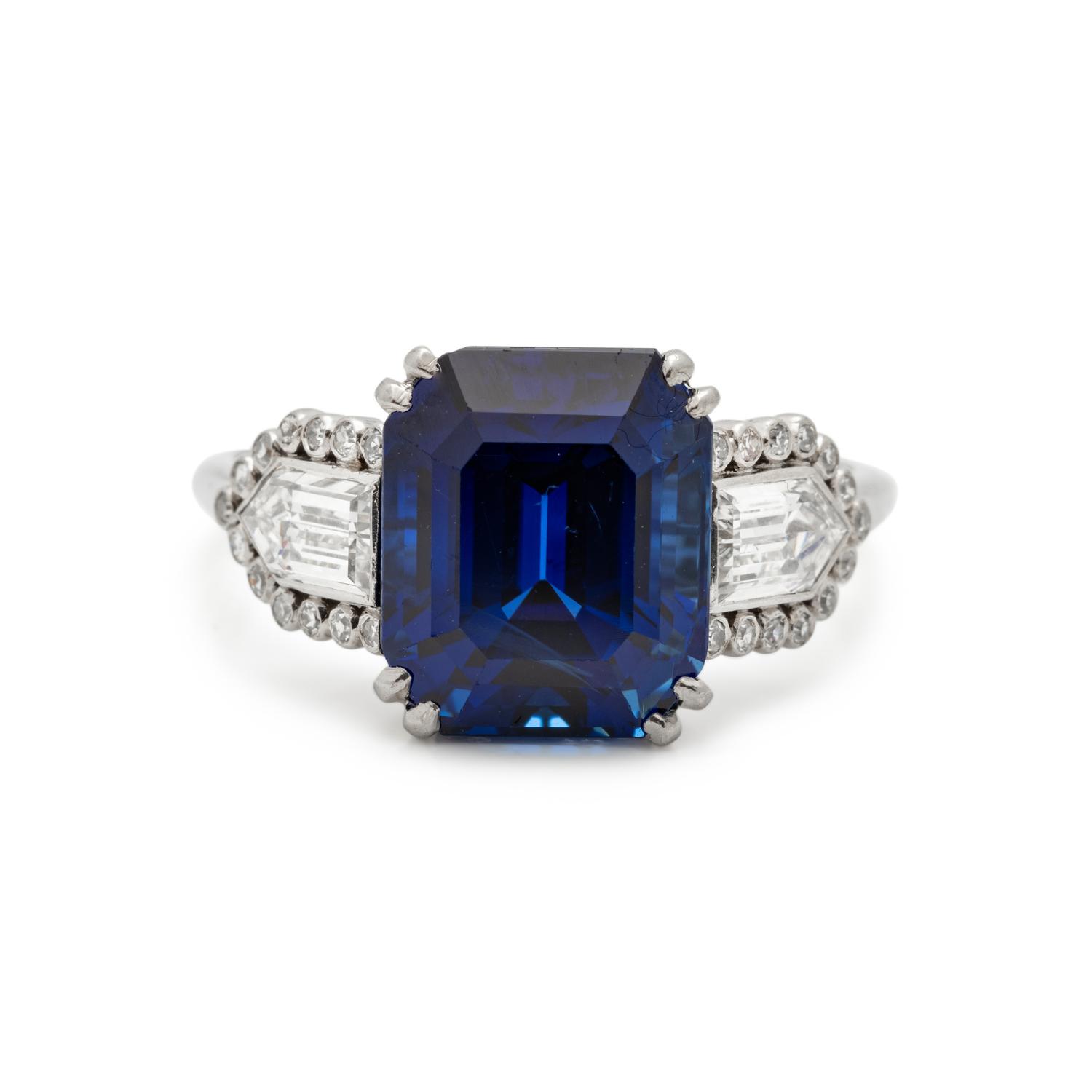 SAPPHIRE AND DIAMOND RING