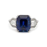 SAPPHIRE AND DIAMOND RING