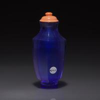 A Chinese Faceted Cobalt Blue Glass Snuff Bottle, Qing Dynasty, Circa 1720-1770 — 1720-1770年 寶石藍料鼻煙壺